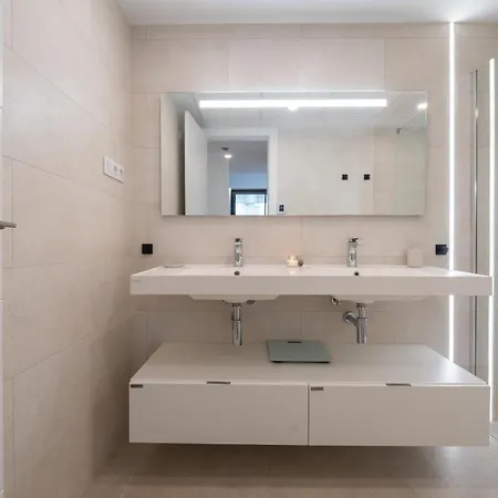 Xpce Jade Tower, Pool-spa-gym-cinema-beach And Parking Free